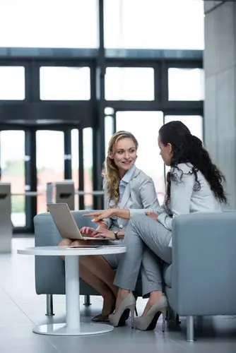 Equipe da Innov Soluções em ambiente corporativo